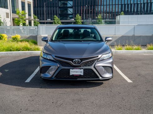 Used 2018 Toyota Camry SE w/ Convenience Package FWD image 6