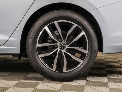 Used 2026 Volkswagen Jetta SE FWD image 19