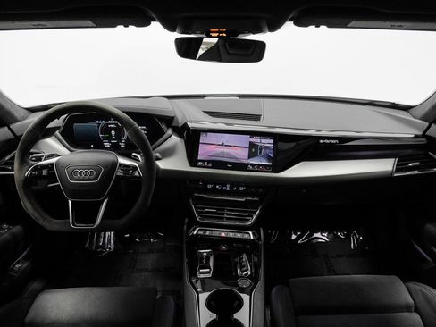 Used 2024 Audi e-tron GT Prestige image 21