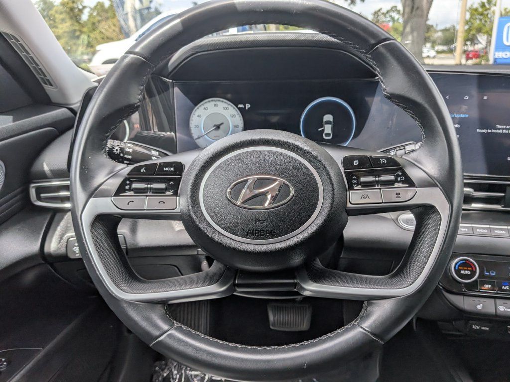 Used 2023 Hyundai Elantra SEL w/ Convenience Package FWD image 16