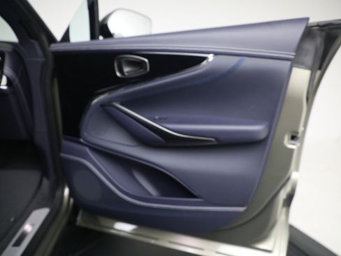 New 2026 Aston Martin DBX 707 image 33