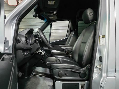 Used 2019 Mercedes-Benz Sprinter 2500 image 17