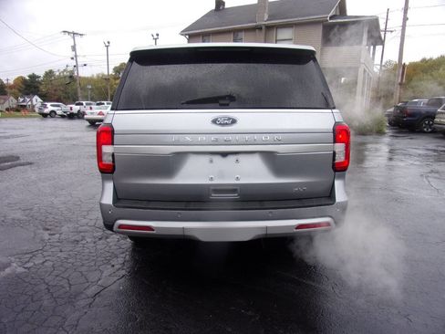 Used 2024 Ford Expedition XLT image 5