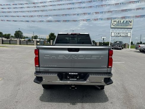 Used 2026 Chevrolet Silverado 2500 LTZ w/ LTZ Convenience Package AWD/4WD image 18
