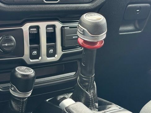 Used 2025 Jeep Wrangler Sport AWD/4WD image 23