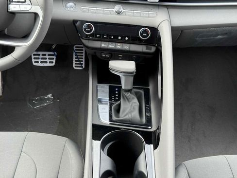 New 2025 Hyundai Elantra SEL image 14