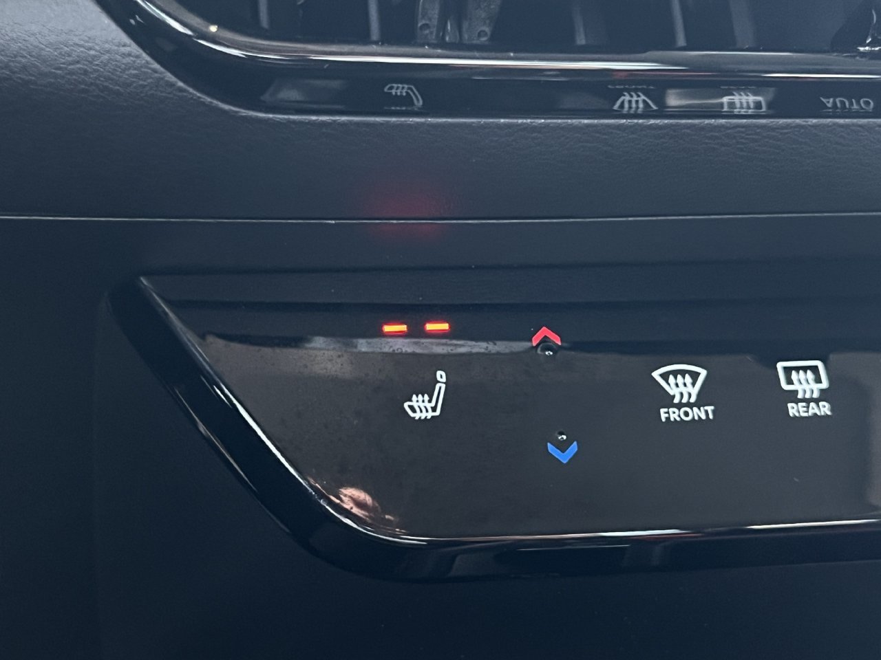 Used 2026 Nissan Kicks SR w/ SR Premium Package FWD image 17