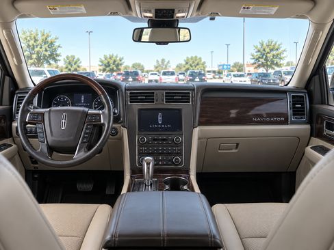 Used 2017 Lincoln Navigator L Select RWD image 7