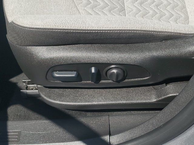 Used 2024 Chevrolet Equinox LT w/ Driver Convenience Package FWD image 22