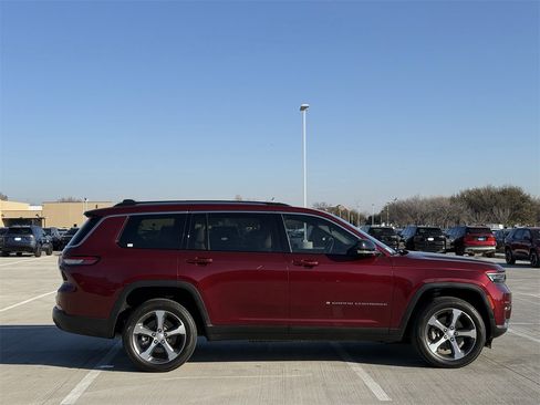 Used 2023 Jeep Grand Cherokee L Limited w/ Luxury Tech Group II image 3
