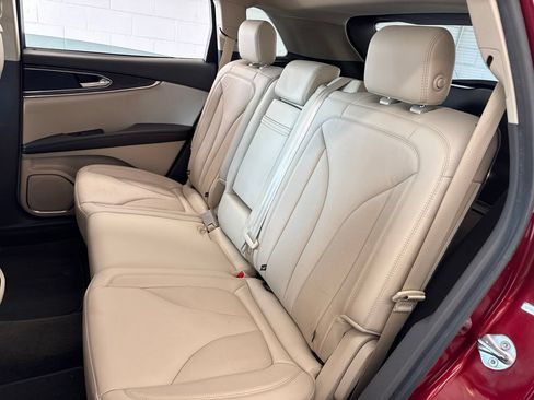 Used 2019 Lincoln Nautilus Select AWD/4WD image 41