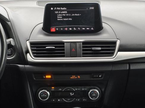 Used 2018 MAZDA MAZDA3 Touring image 11