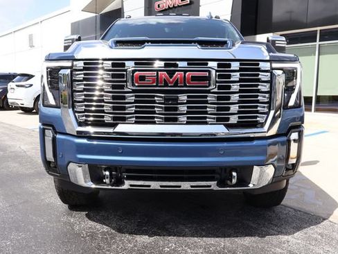 New 2026 GMC Sierra 2500 Denali w/ Denali Reserve Package AWD/4WD image 2