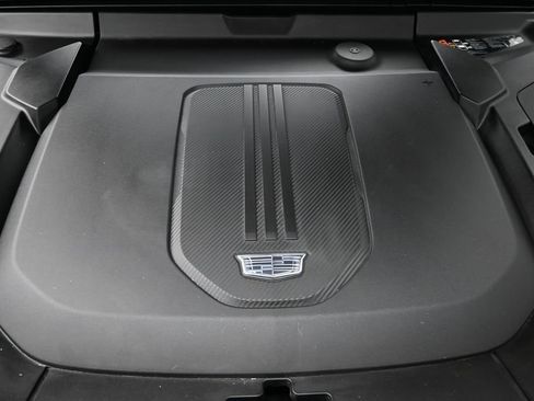 Certified 2024 Cadillac Lyriq Luxury AWD/4WD image 9