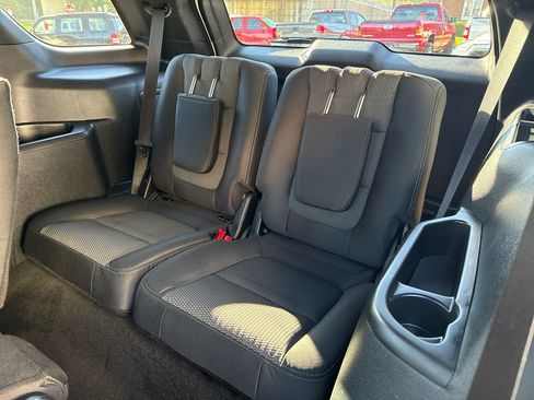 Used 2018 Ford Explorer XLT image 24