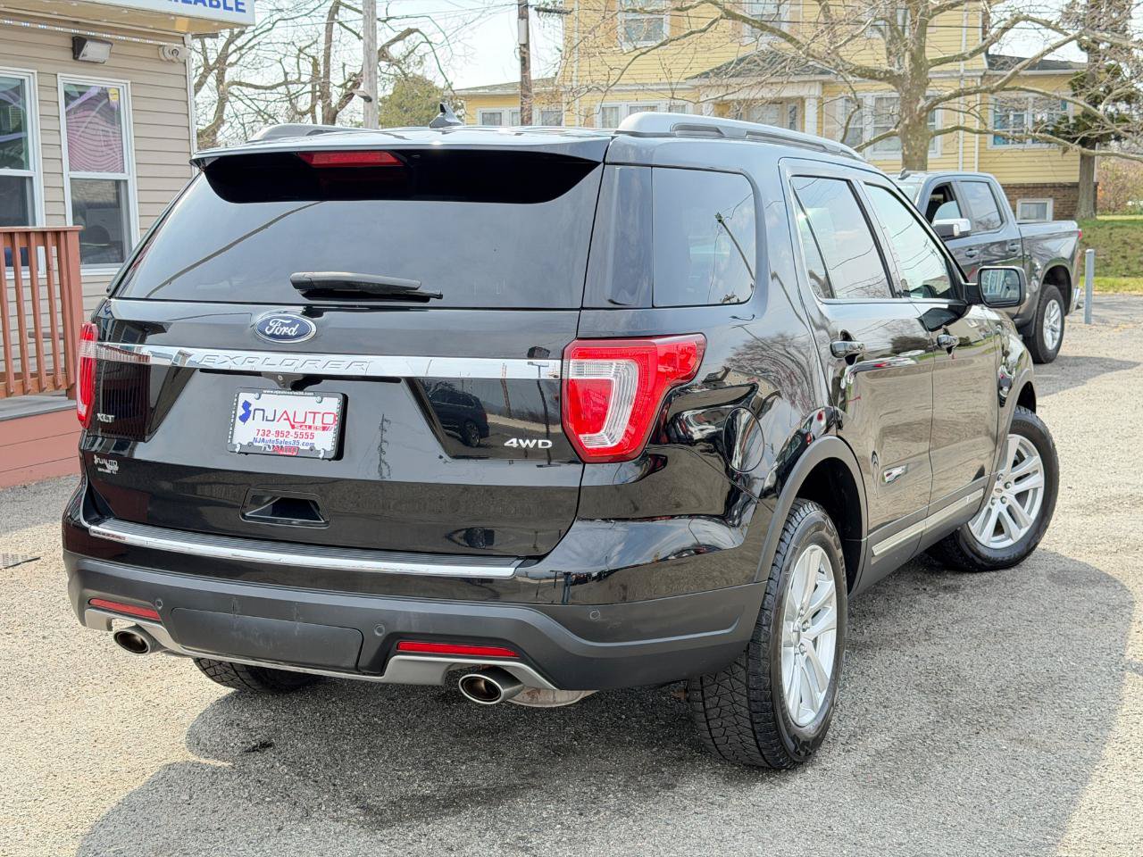 Used 2018 Ford Explorer XLT w/ Equipment Group 202A AWD/4WD image 89