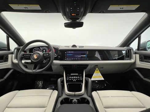 Used 2026 Porsche Cayenne E-Hybrid Coupe image 6