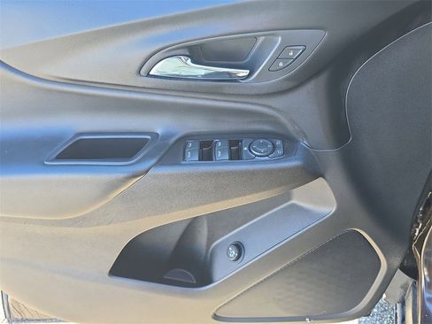 Used 2020 Chevrolet Equinox LT image 23