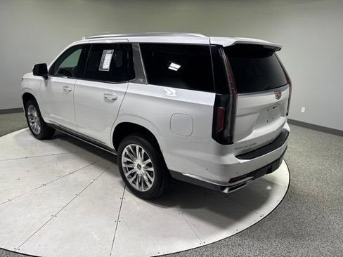 Used 2023 Cadillac Escalade Premium Luxury AWD/4WD image 3