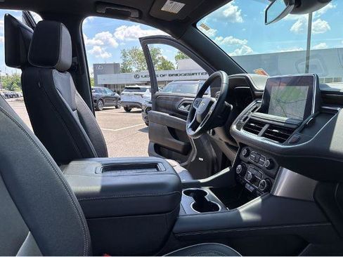 Used 2023 Chevrolet Tahoe Premier AWD/4WD image 16