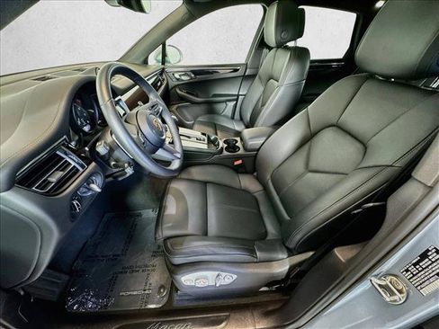 Certified 2026 Porsche Macan AWD/4WD image 5