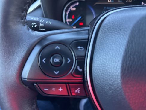 Used 2025 Toyota RAV4 SE image 17