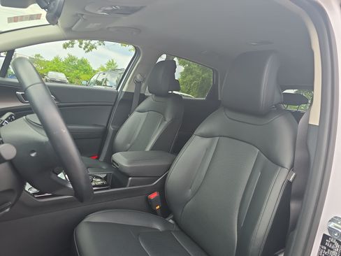 Used 2024 Kia Sportage EX AWD/4WD image 15