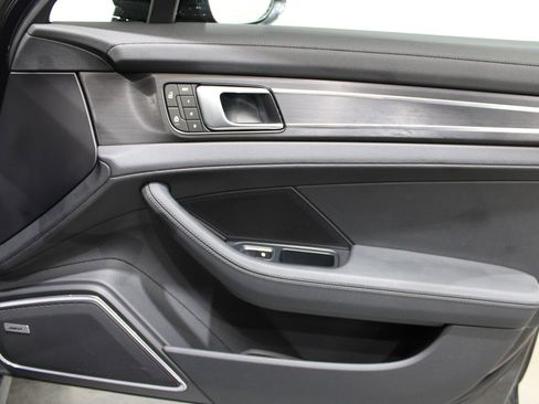 Used 2023 Porsche Panamera Platinum Edition image 30
