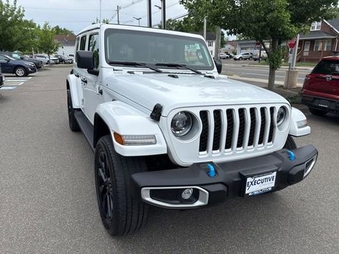 Used 2023 Jeep Wrangler Unlimited Sahara w/ Cold Weather Group AWD/4WD image 4