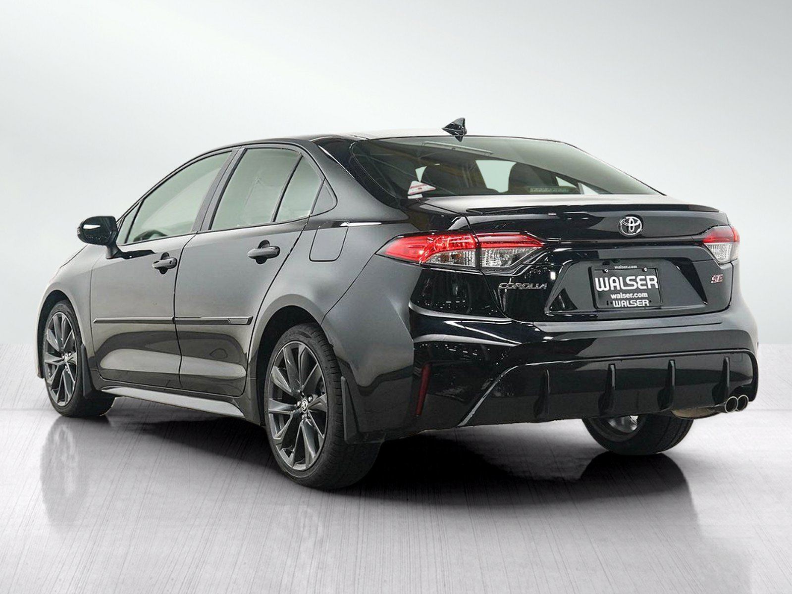 Used 2023 Toyota Corolla SE w/ SE Premium Package FWD image 3