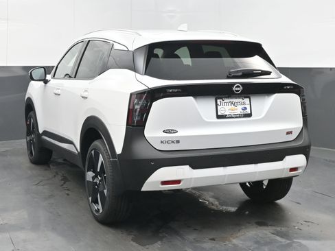 New 2025 Nissan Kicks SR image 6