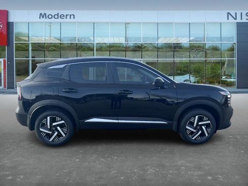 New 2026 Nissan Kicks SV image 4