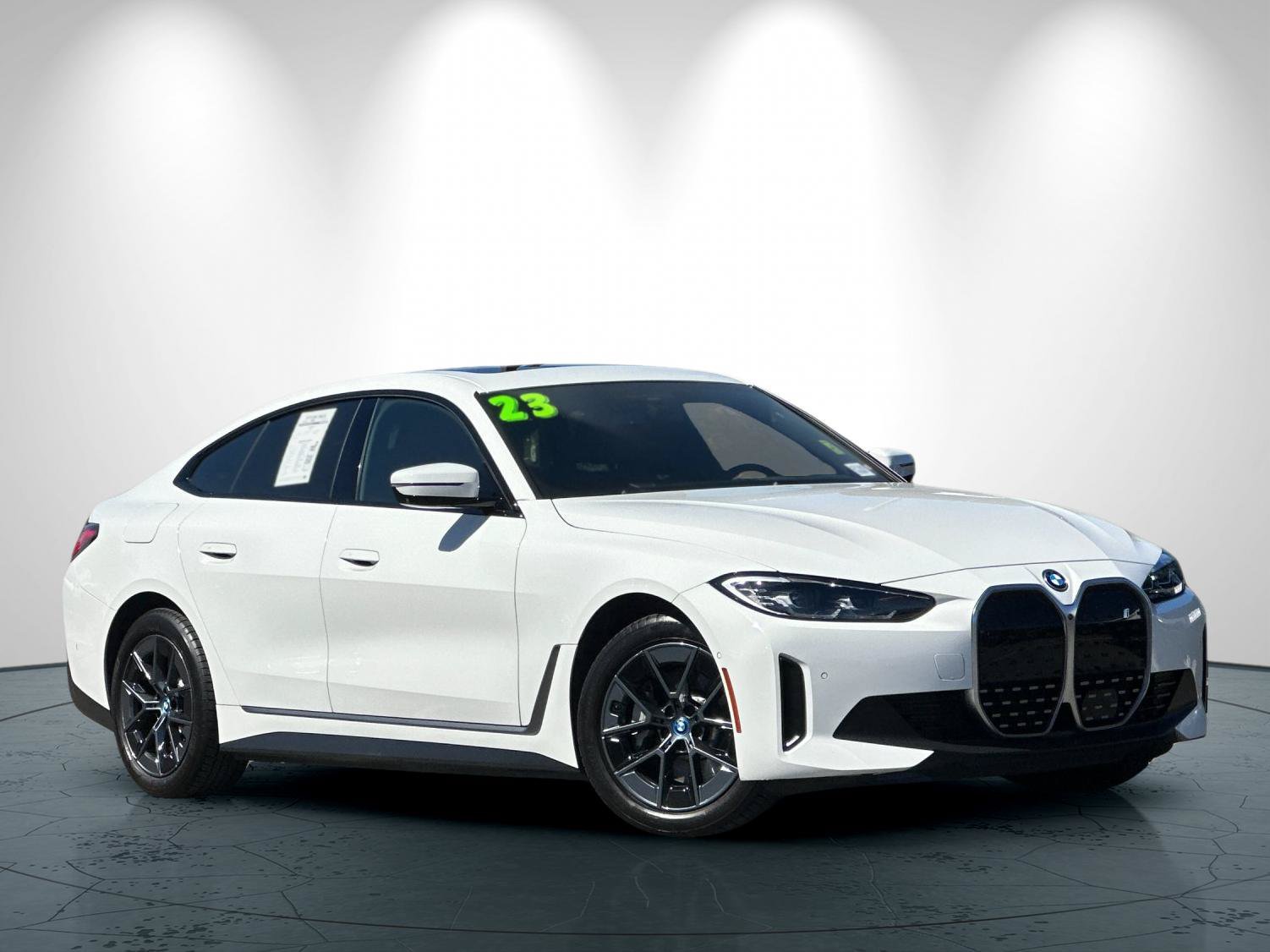 Used 2023 BMW i4 eDrive35 RWD image 2