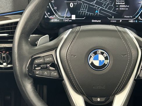 Used 2023 BMW 530e xDrive w/ Premium Package image 12