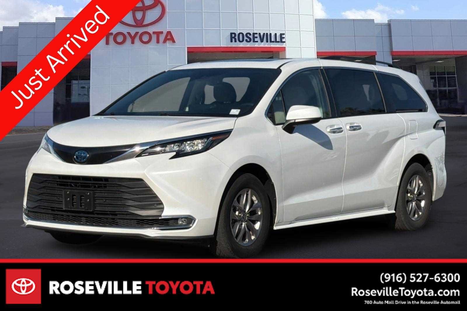 Used 2023 Toyota Sienna XLE FWD image 1
