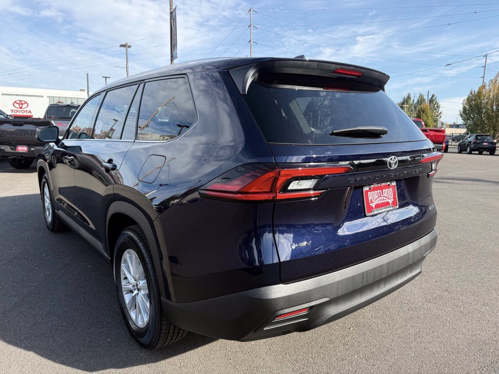 New 2026 Toyota Grand Highlander XLE FWD image 3