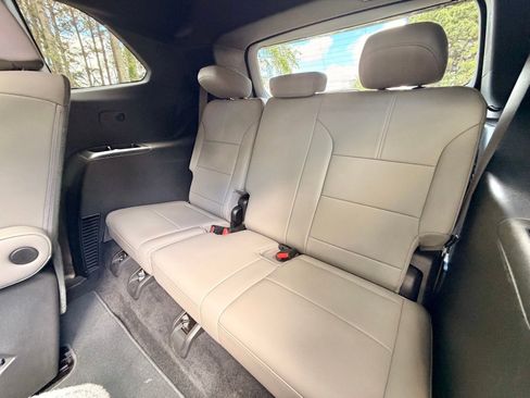Used 2025 GMC Acadia Elevation w/ Elevation Premium Package FWD image 16