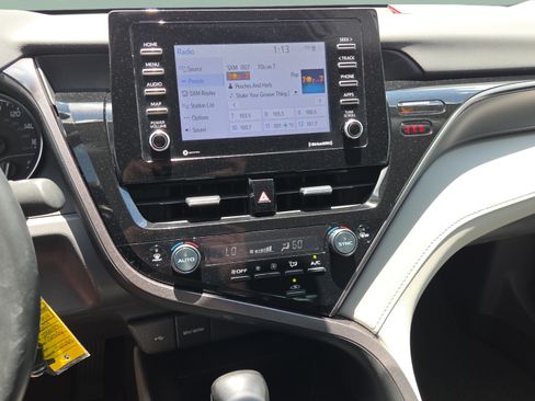 Used 2024 Toyota Camry SE FWD image 18