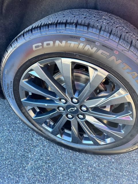Used 2022 Chevrolet Traverse RS w/ LPO, 'HIT The Road' Package FWD image 11