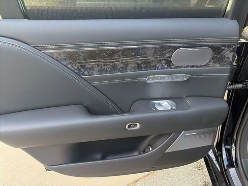 Used 2025 Genesis G90 3.5T image 18