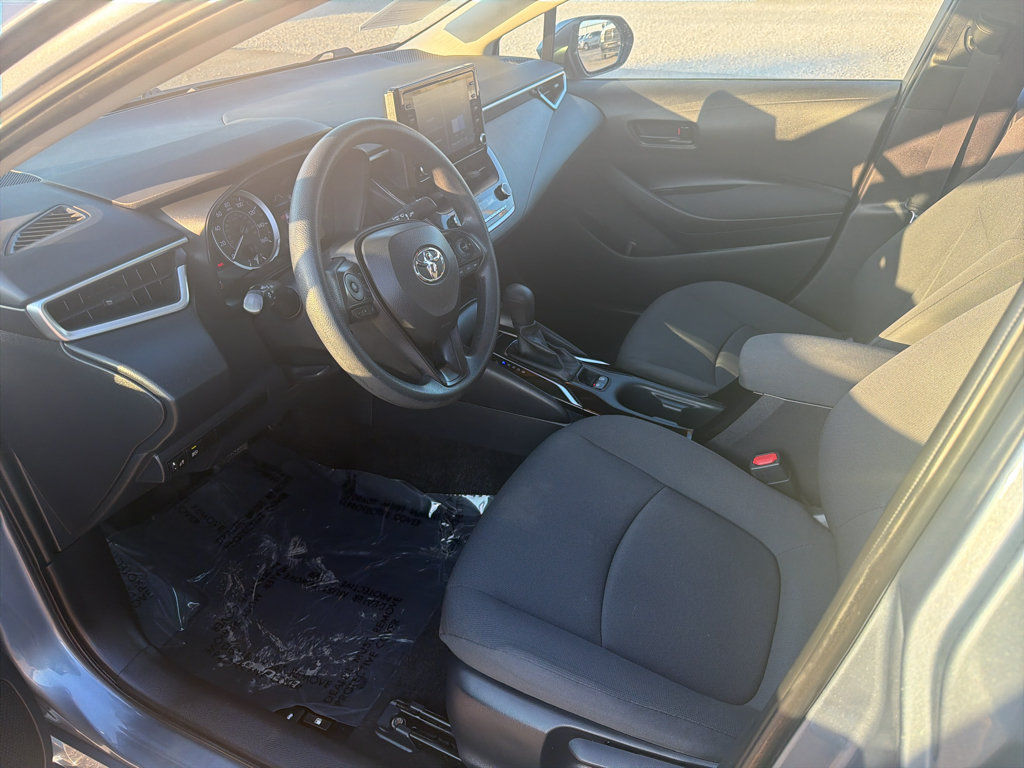 Used 2022 Toyota Corolla LE w/ Carpet Mat Package (TMS) FWD image 9