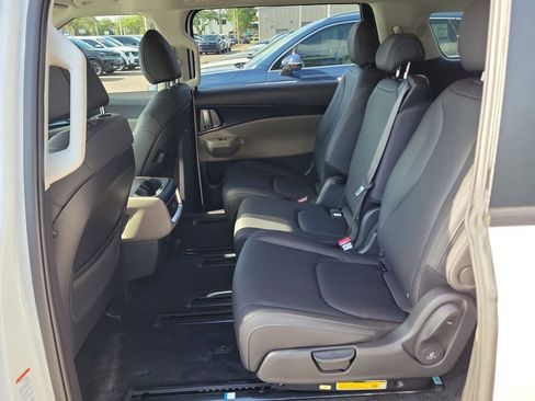 New 2026 Kia Carnival FWD image 15