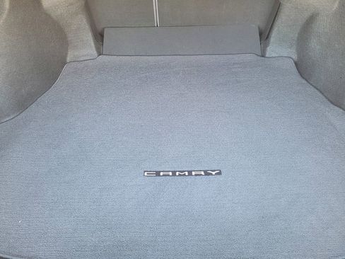 Used 2018 Toyota Camry SE image 7