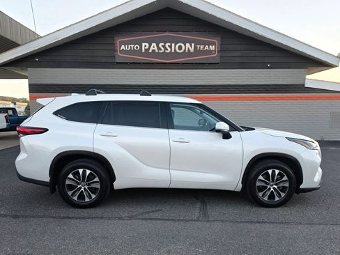 Used 2021 Toyota Highlander XLE FWD image 6