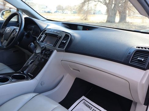 Used 2014 Toyota Venza XLE image 17