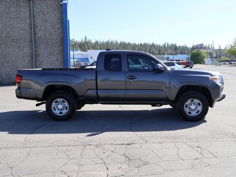Used 2020 Toyota Tacoma SR AWD/4WD image 4