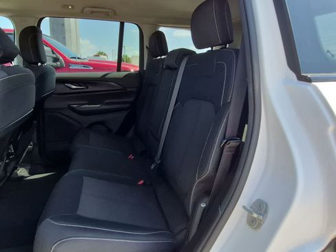 Used 2023 Jeep Grand Cherokee Laredo RWD image 23