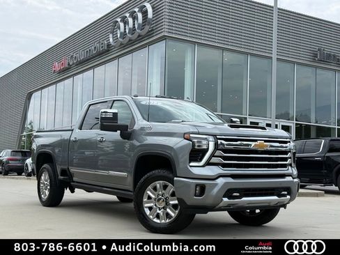 Used 2024 Chevrolet Silverado 3500 High Country w/ High Country Premium Package AWD/4WD image 2