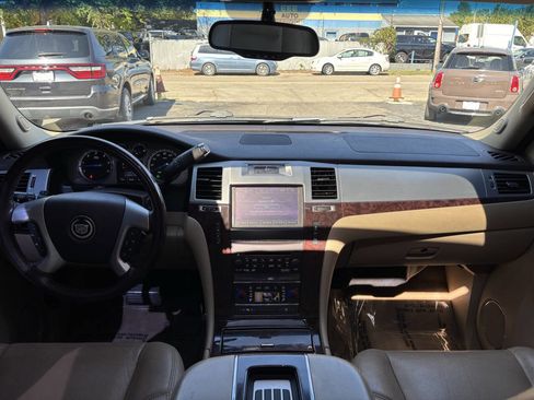 Used 2012 Cadillac Escalade Premium image 13