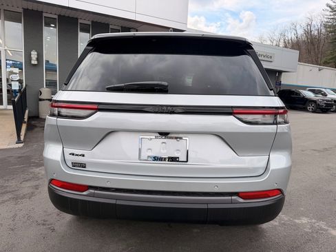 New 2026 Jeep Grand Cherokee Altitude AWD/4WD image 6